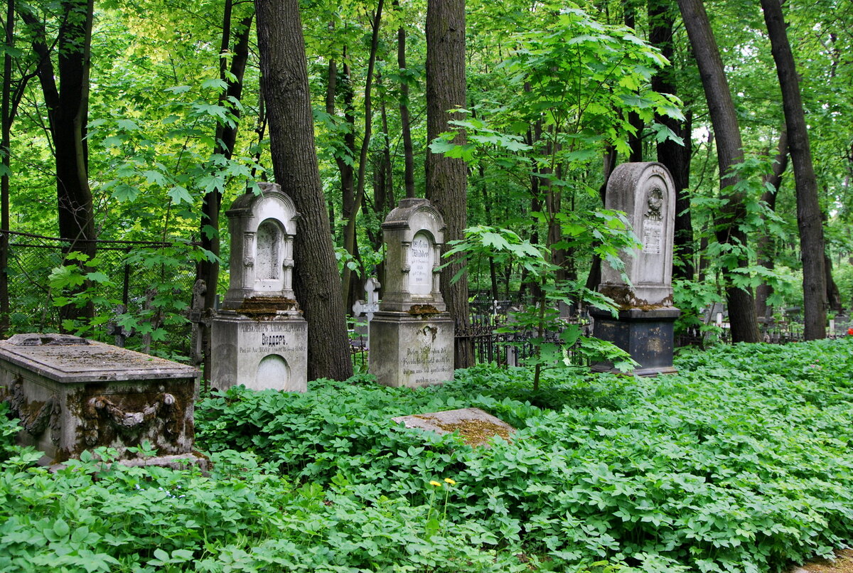 Могилы спб. Волково кладбище Санкт-Петербург. Волковское лютеранское кладбище. Волковское кладбище лютеранское кладбище. Волковское православное кладбище Санкт-Петербург.